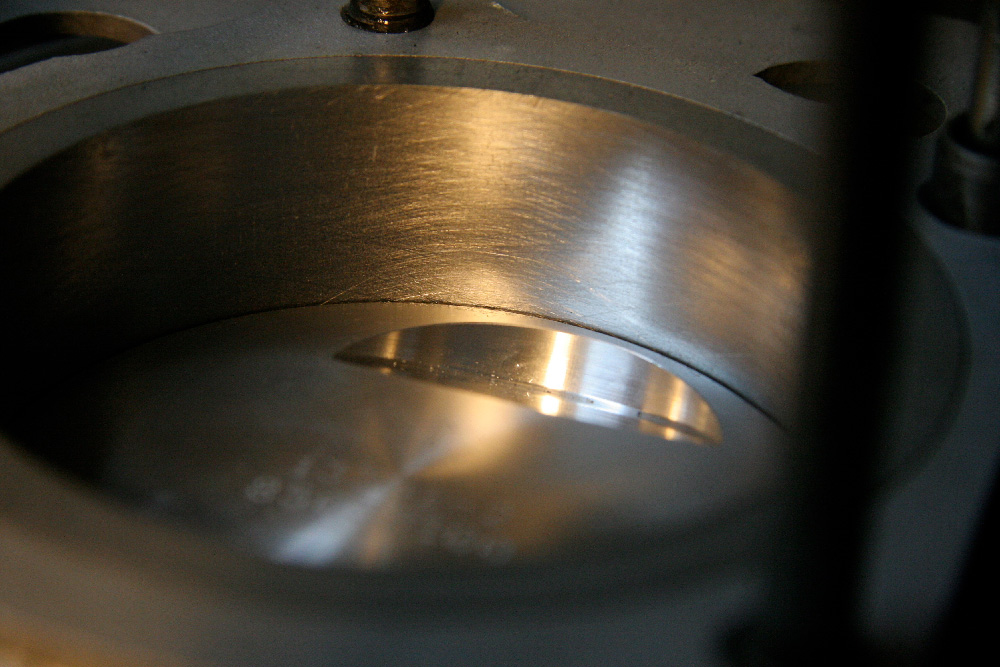 Détail cylindre réalésé avec Piston Wösner