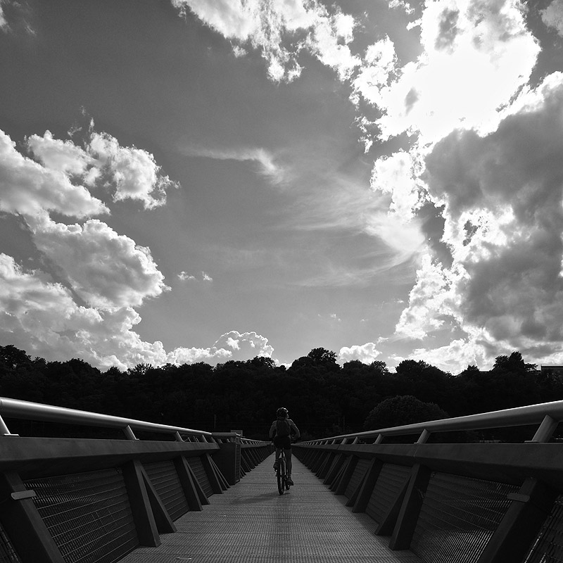 Sur la passerelle de la nouvelle Ecluse du Coudray Montceaux