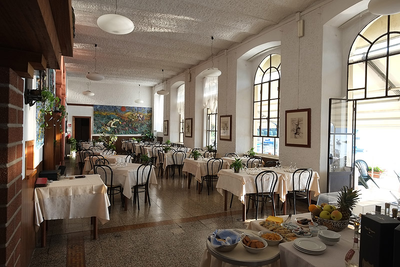 Salle à manger et terrasse