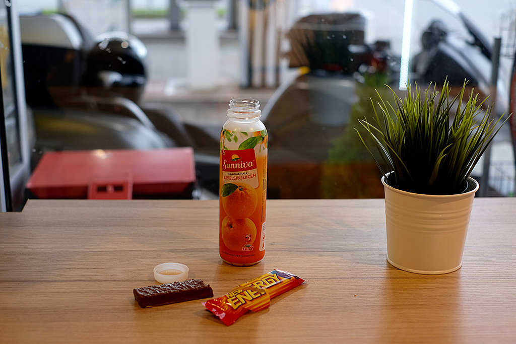 Petit déjeuner minimaliste à la station service (Il manque le café sur la photo)