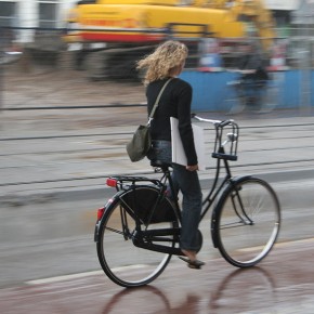A vélo sous la pluie - Amsterdam