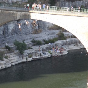 Le grand saut - Pont de Balazuc