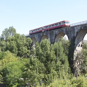 Autorail sur viaduc