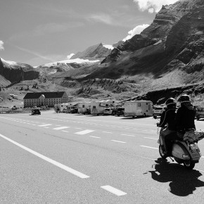 Sommets suisse - Courageux en Vespa