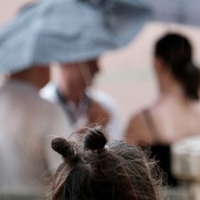 Jour 2 | La pluie va cesser, mais la piste est glissante, la course sera reportée au lendemain