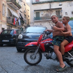 Jeunes enfants très bien élevés - Napoli