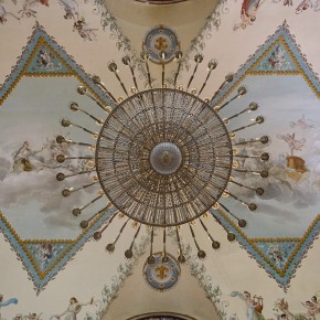 Le lustre sublime vue de dessous - Napoli