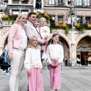 (la) famille... | München