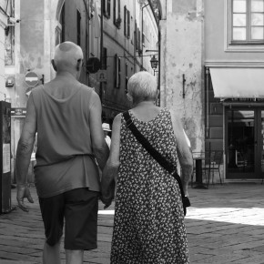 Main dans la main | Finale Ligure