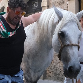 se dégourdir les sabots avant représentation : Palio Siena