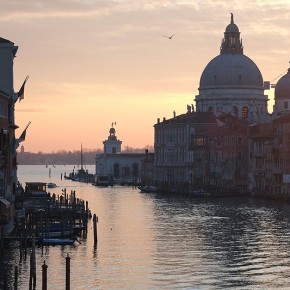Lever de soleil vu du pont Accademia - Venise